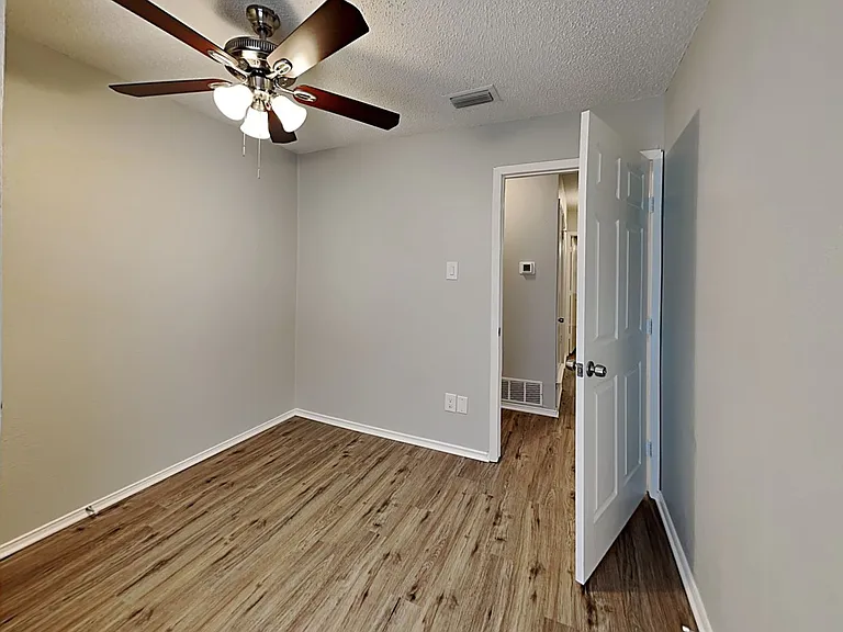 1349 Rutherford Dr — Photo 14