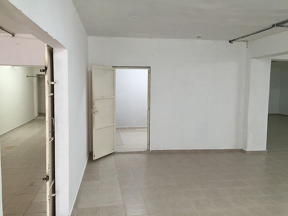 3rd image of 10 15 Calle Marginal