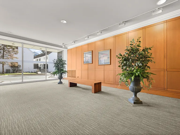 140 Grove St #4G — Photo 2