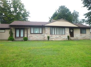 218 Oaklawn Ave, Cranston, RI 02920