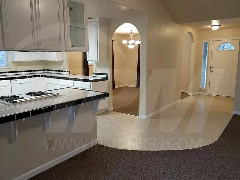 143 W 3rd Ave — Photo 17