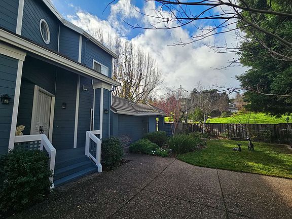 3rd image of 1625 Fountain Springs Cir