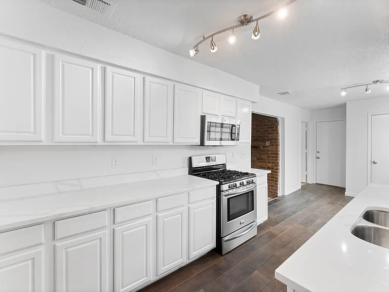 1224 Holt Ave — Photo 6
