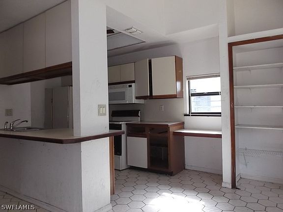 4th image of 4007 Lee Blvd