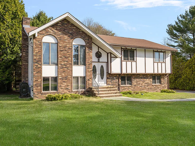 77 Cherry Hill Rd — Photo 3