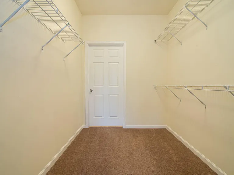 Catherine 36 Apartments — Photo 34