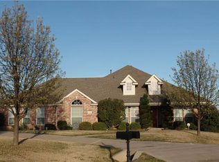 208 Golden Meadow Dr, Shady Shores, TX 76208