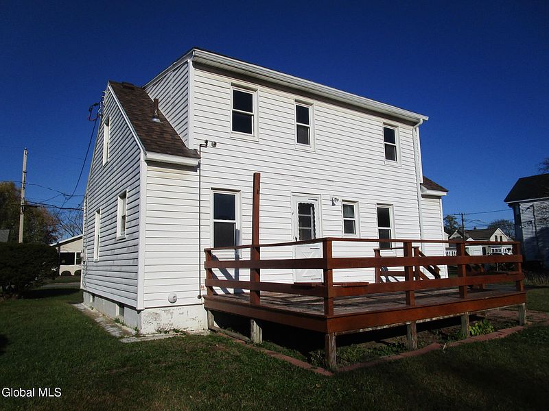 4th image of 2542 Augustine Avenue