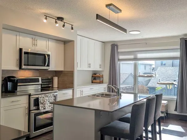 102 SE Panatella Hl NW, Calgary, AB T3K 0B6
