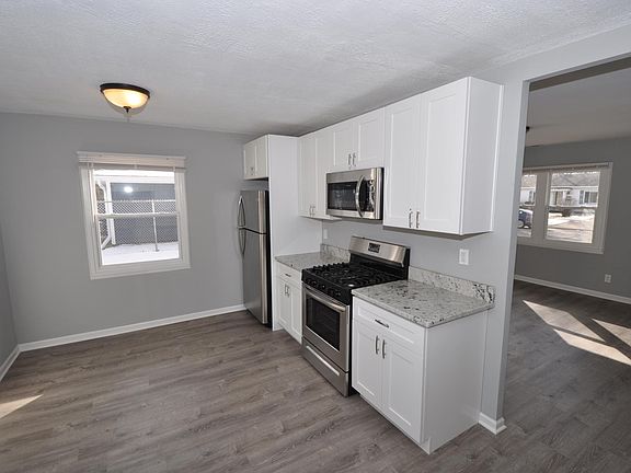 KITCHEN - Granite Counters!! Spacious Cabinets!!