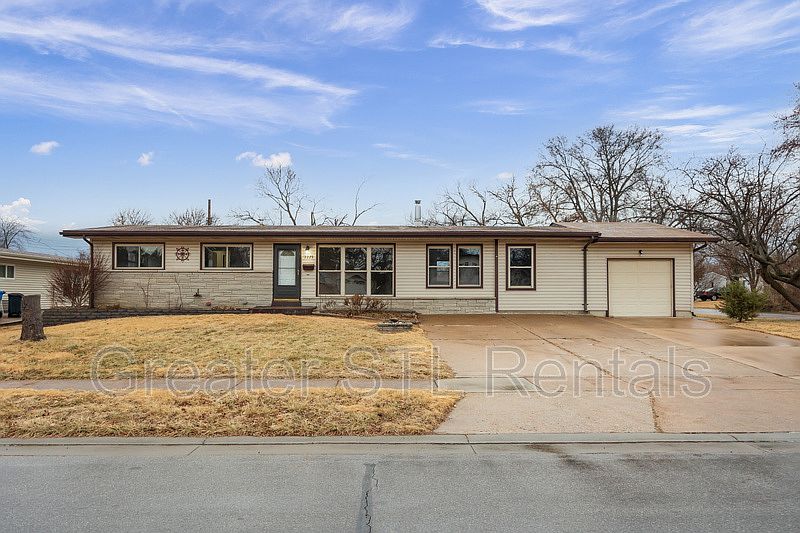 1st image of 2225 Martin Dr