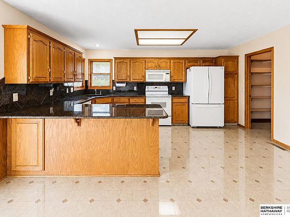 5th image of 9102 S Glenview Dr