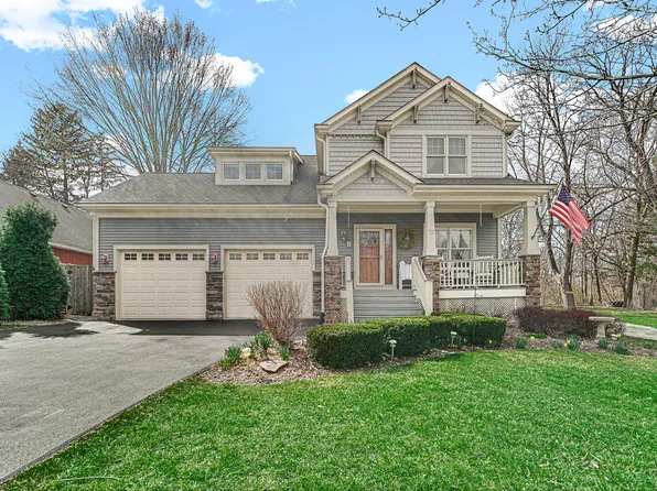 21616 W Sylvan Dr, Mundelein, IL 60060