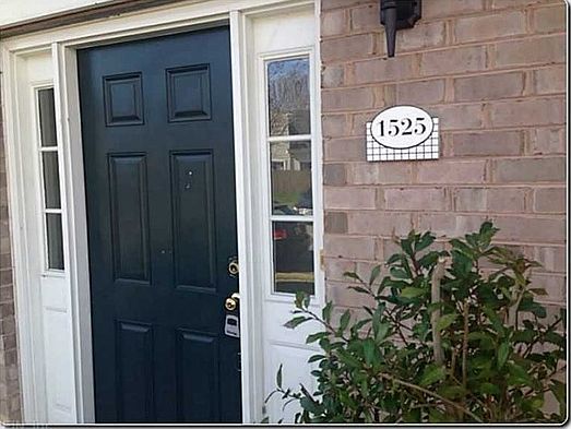 3rd image of 1525 Aldershot Ln