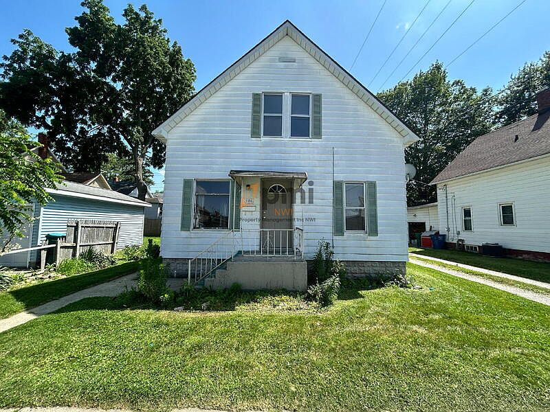1st image of 906 2nd St