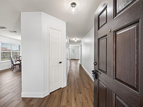2nd image of 3116 Meadow Bay Dr