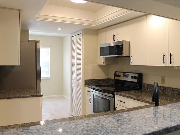 5th image of 3203 Landmark Dr APT 2102