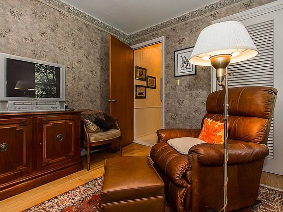 5th image of 19032 Colahan Dr