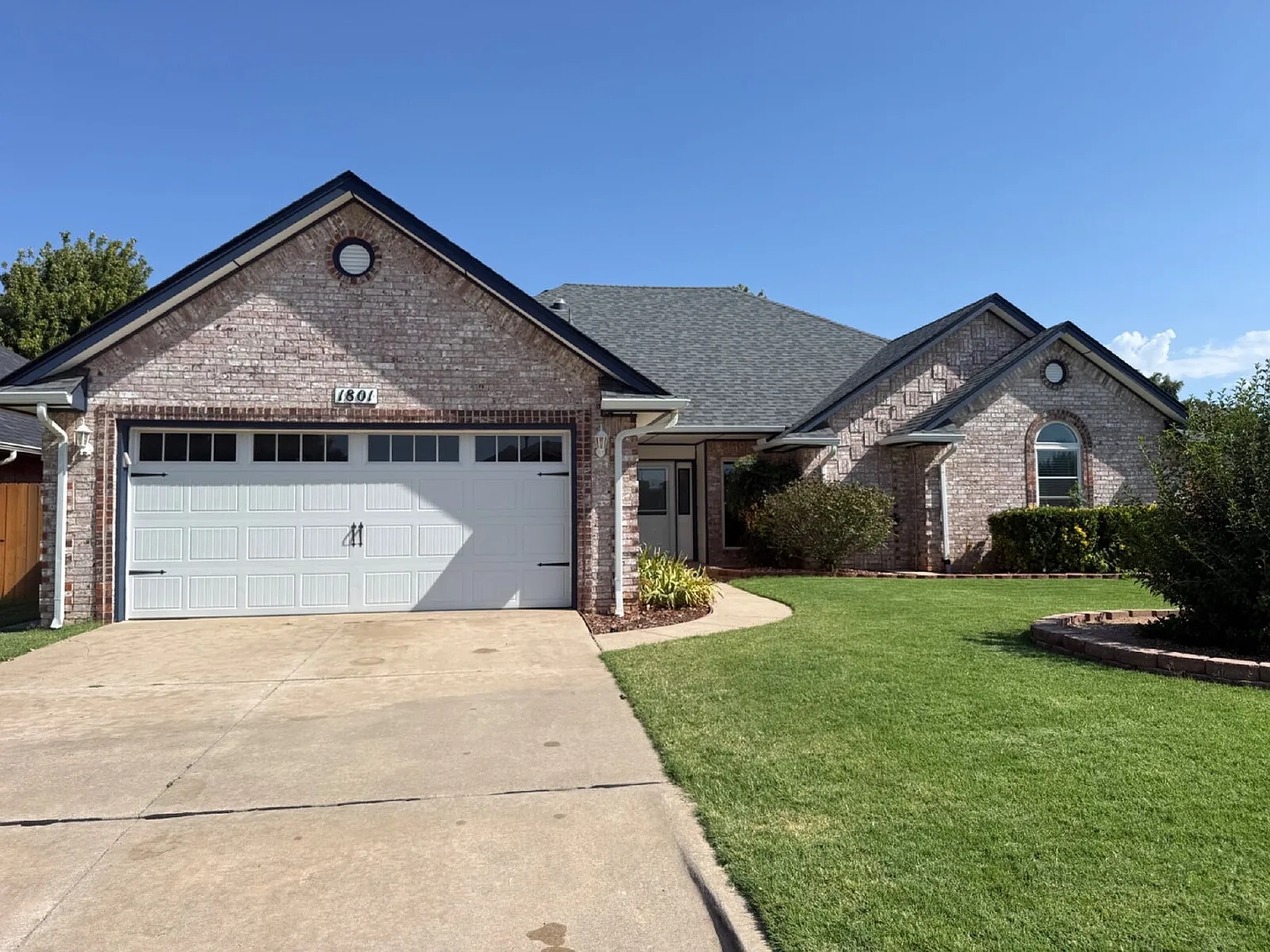 4 bed, 2.0 bath, 2008 sqft, $2,075 — Photo 3
