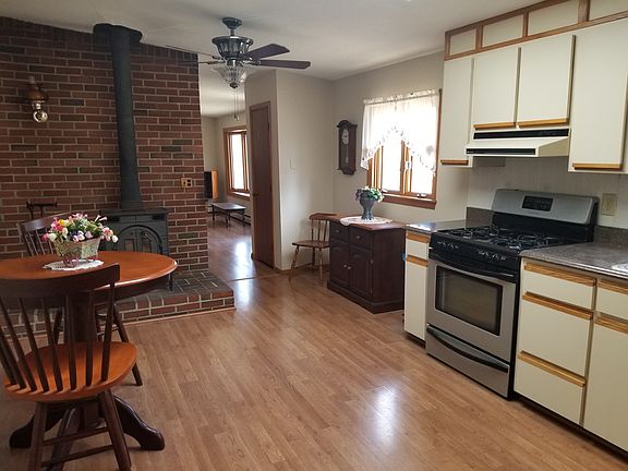3rd image of 17 Glen Dr