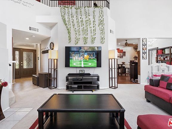 3rd image of 25920 Santa Susana Dr