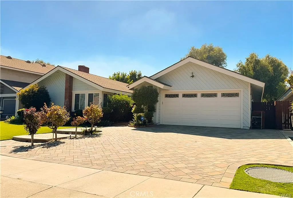 4 bed, 2541 sqft, $5,750 — Photo 3