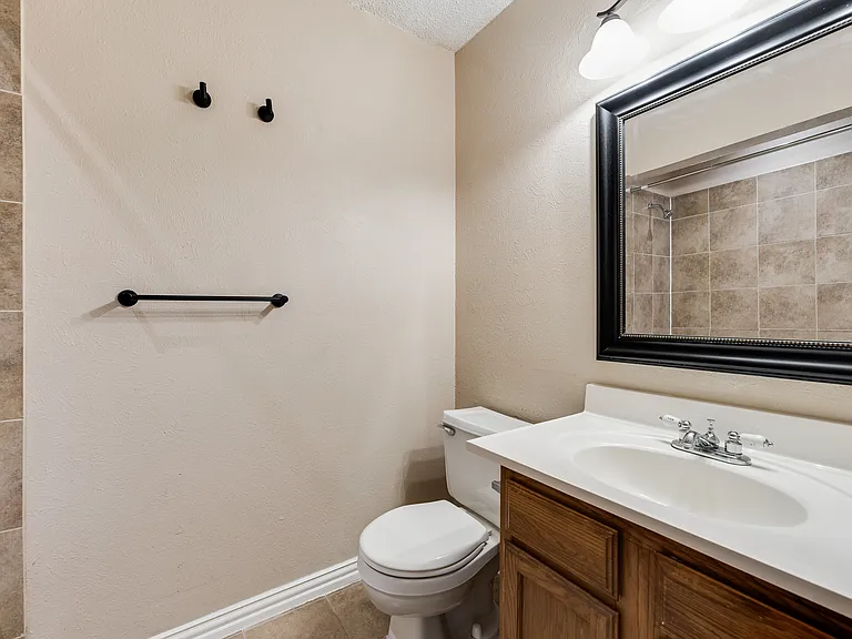 7204 Shadow Bend Dr — Photo 28