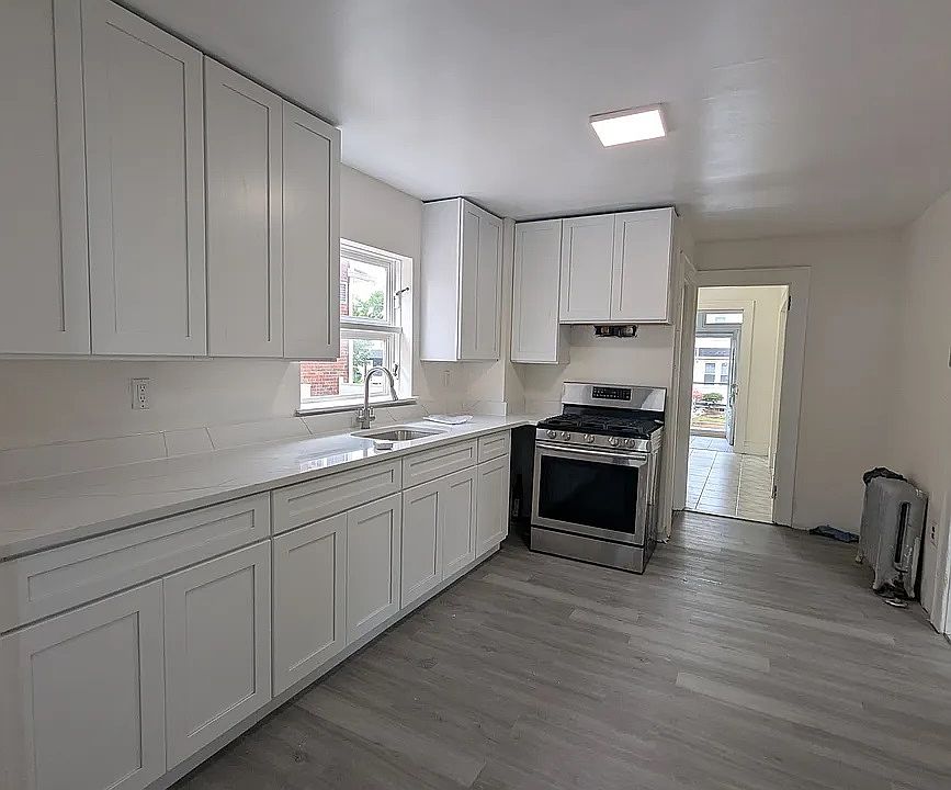 1st image of 440 Ainsworth St