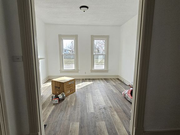 2nd image of 35 Vincent St #35