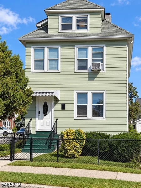 32 Ann St
