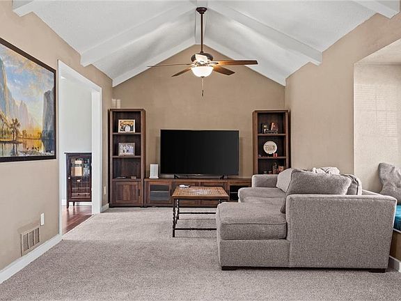 5th image of 21505 219th St