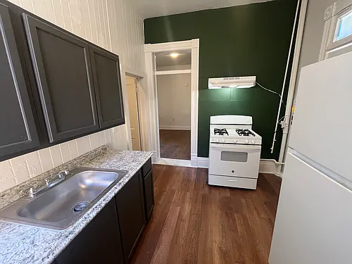 Updated 1 Bedroom in the Heart of Edo Photo 1