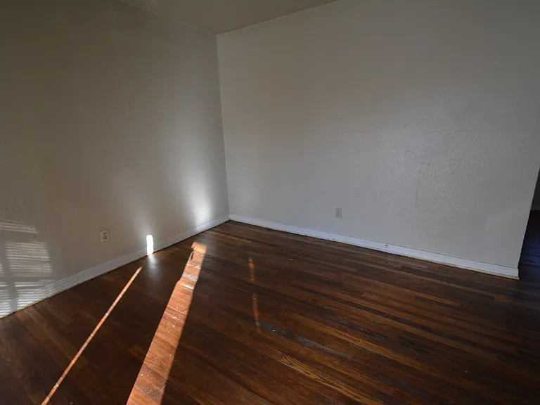 4409 McCart Ave — Photo 5