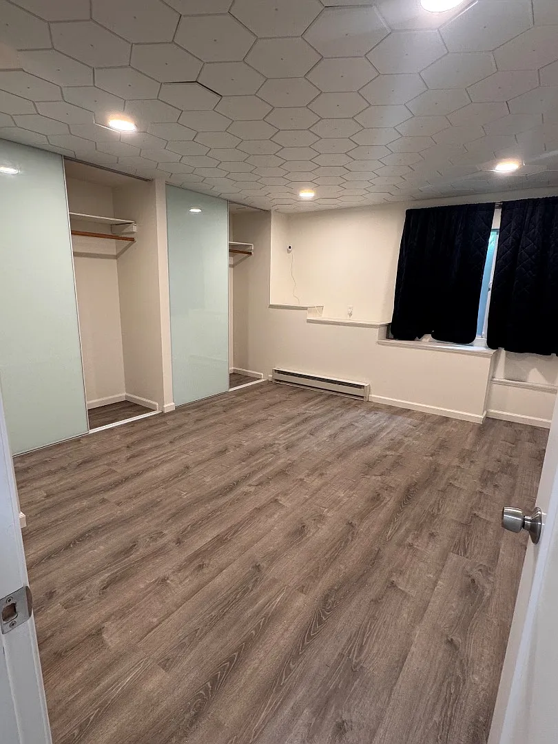580 Wesley Ave - Apartment — Photo 2