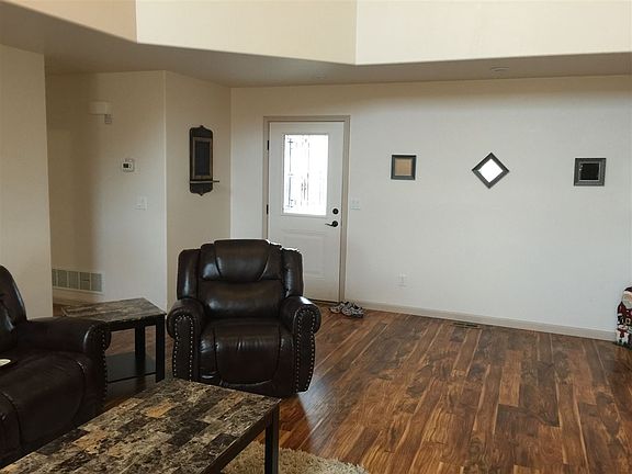 5th image of 410 Andesite Ave