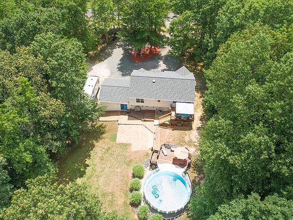 Aerial showing back yard amenities