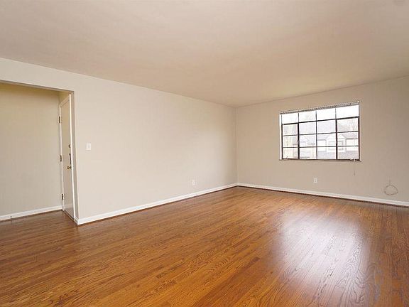 4th image of 3727 E. Center St