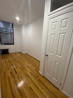 5th image of 11 Maiden Ln #13D