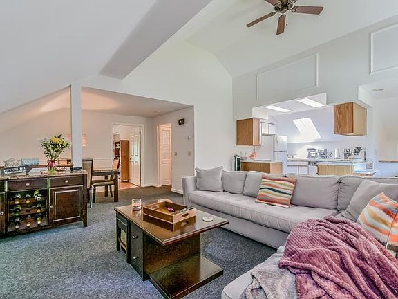 3rd image of 689 Long Hill Ave