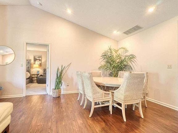 4th image of 3636 Augusta Dr