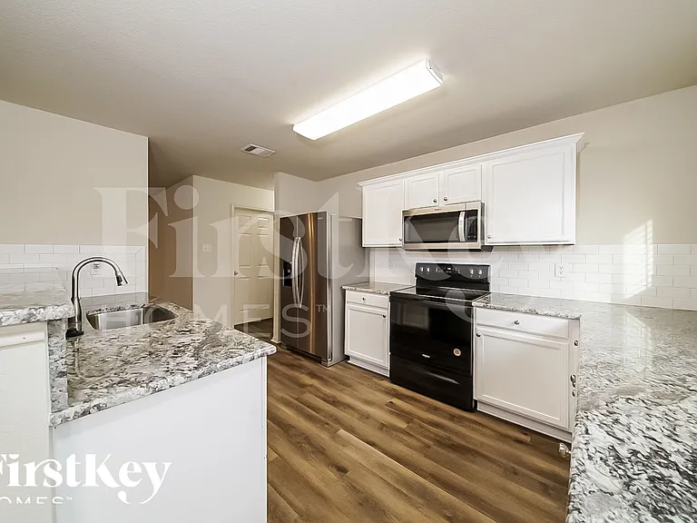 2136 Benning Way — Photo 7