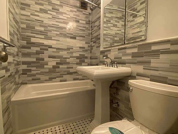 4th image of 250 E 63rd St #1506