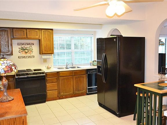 5th image of 3129 Peachtree Ln