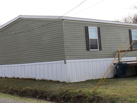 2nd image of 400 Carley St