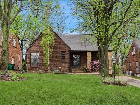 6702 Forest Ct, Windsor Heights, IA 50324