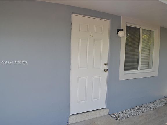 3rd image of 718 SE 13th St APT 4