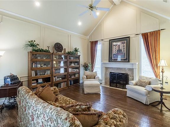 2nd image of 207 Salem Ct