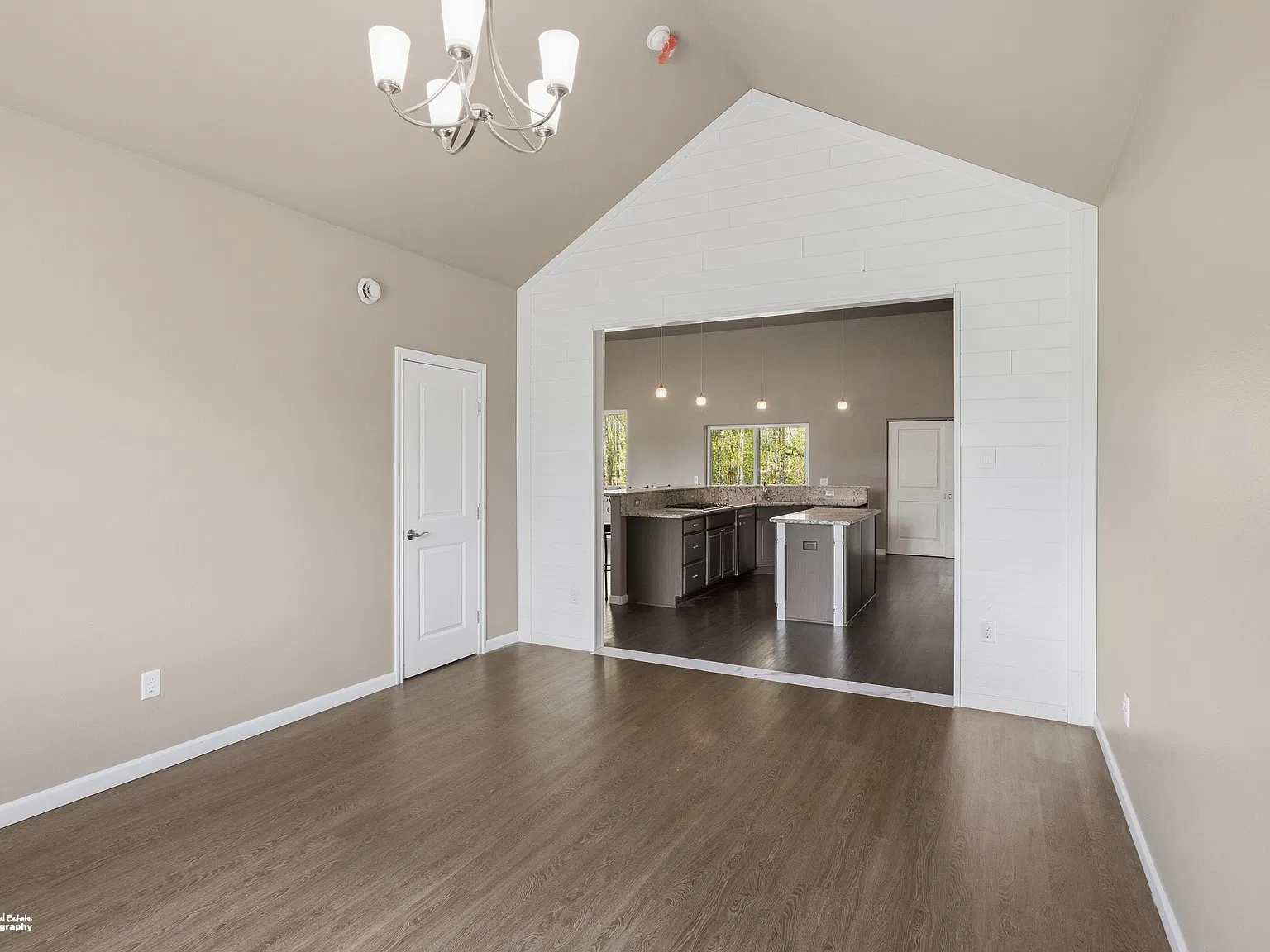 4 bed, 4000 sqft, $4,250 — Photo 3