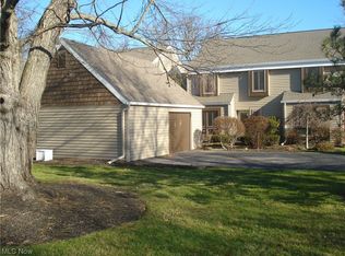 17507 Fairlawn Dr, Chagrin Falls, OH 44023
