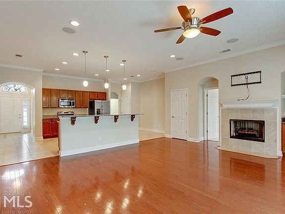 4th image of 210 Majestic Oaks Dr